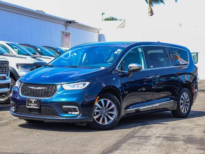 Used 2023 Chrysler Pacifica Limited