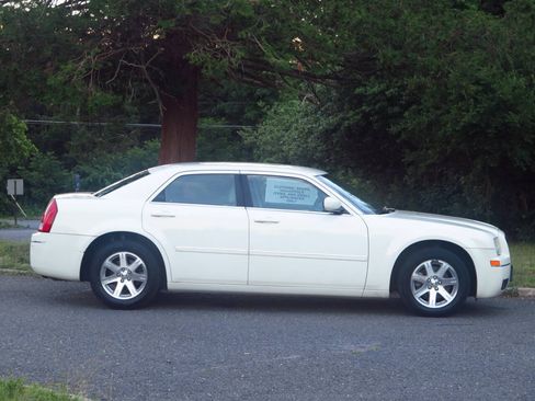 Used 2006 Chrysler 300 Touring w/ Comfort/Convenience Group RWD image 5