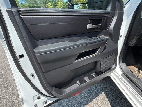 Used 2022 Toyota Tundra SR5 w/ SR5 Convenience Package AWD/4WD image 14