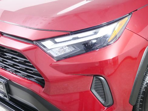 Used 2022 Toyota RAV4 XLE image 16