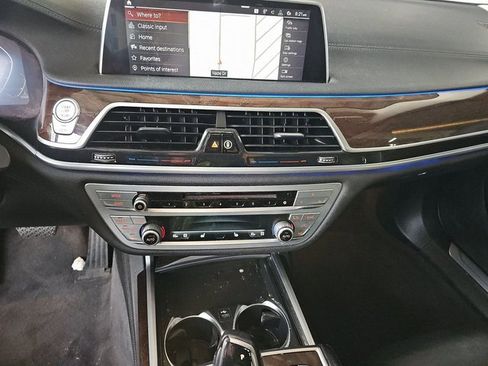 Used 2020 BMW 750i xDrive image 6