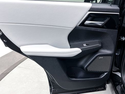 New 2025 Mitsubishi Outlander SE image 25