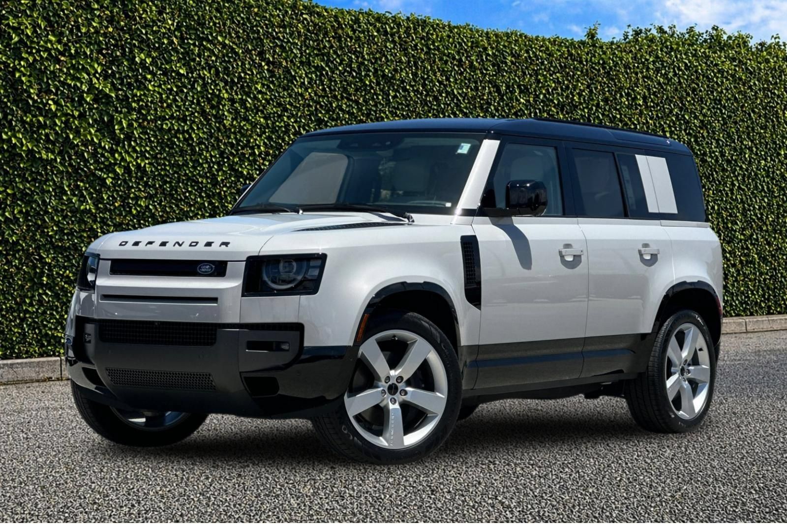 New 2026 Land Rover Defender 110 X-Dynamic SE AWD/4WD image 1