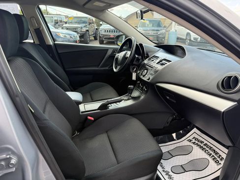 Used 2013 MAZDA MAZDA3 i Sport FWD image 16