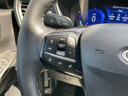 Used 2022 Ford Escape SEL w/ Technology Package AWD/4WD image 6