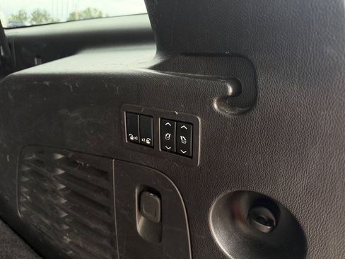 Used 2018 Chevrolet Suburban LT RWD image 34