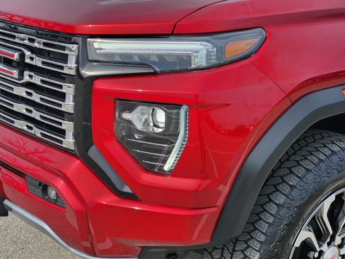 Certified 2025 GMC Canyon Denali image 9