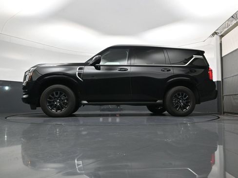 Used 2025 Nissan Armada SV AWD/4WD image 23