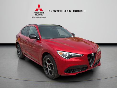 Used 2023 Alfa Romeo Stelvio Veloce AWD/4WD image 3