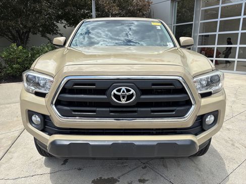Used 2017 Toyota Tacoma SR5 w/ Tow Package AWD/4WD image 5