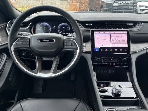 New 2025 Jeep Grand Cherokee Limited image 27