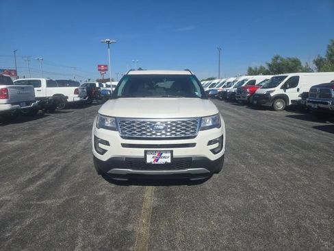 Used 2017 Ford Explorer Platinum AWD/4WD image 3