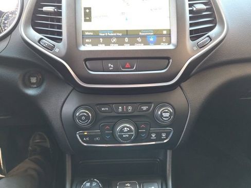 Used 2019 Jeep Cherokee Trailhawk AWD/4WD image 64