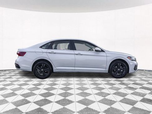 Used 2024 Volkswagen Jetta SE w/ Panoramic Sunroof Package FWD image 11