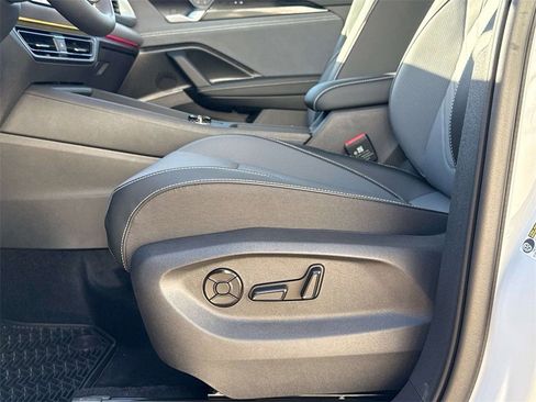New 2026 Volkswagen Tiguan SE FWD image 11
