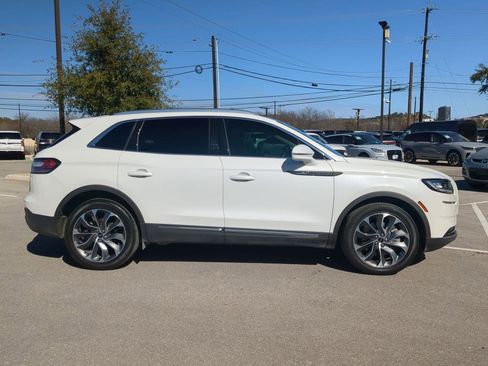 Used 2022 Lincoln Nautilus Reserve image 2