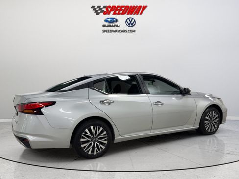 Used 2025 Nissan Altima 2.5 SV FWD image 5