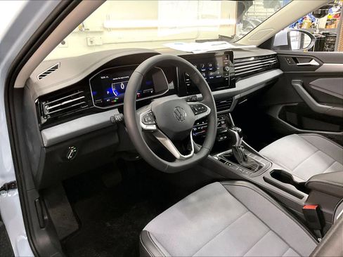 New 2026 Volkswagen Jetta SE image 8