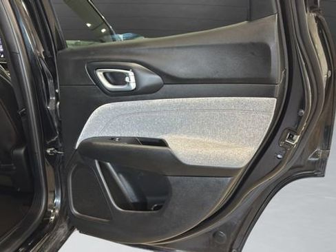 Used 2024 Jeep Compass Latitude image 46