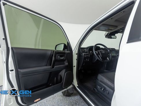 Used 2023 Toyota 4Runner TRD Off-Road Premium w/ Moonroof Package AWD/4WD image 9