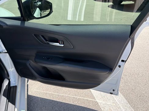 Used 2025 Toyota Prius FWD image 36