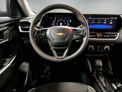 Used 2024 Chevrolet TrailBlazer LS w/ LS Convenience Package image 9