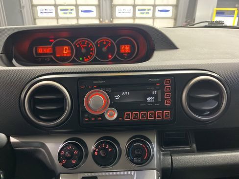 Used 2011 Scion xB FWD image 23