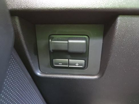 Used 2024 GMC Canyon Elevation w/ Convenience Package AWD/4WD image 9