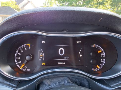 Used 2021 Jeep Grand Cherokee Laredo AWD/4WD image 36