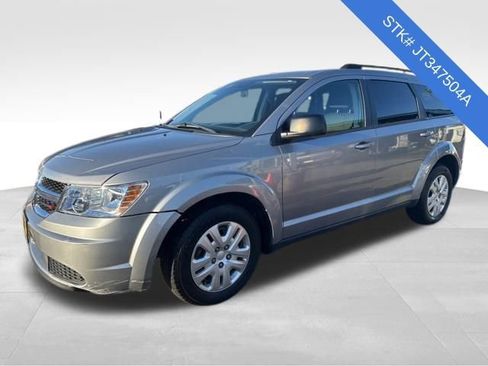 Used 2018 Dodge Journey SE image 3