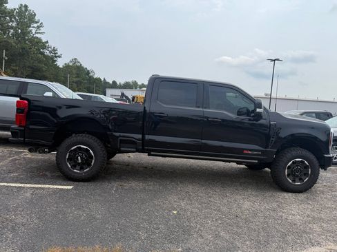 Used 2026 Ford F250 Platinum w/ Tremor Off-Road Package AWD/4WD image 8
