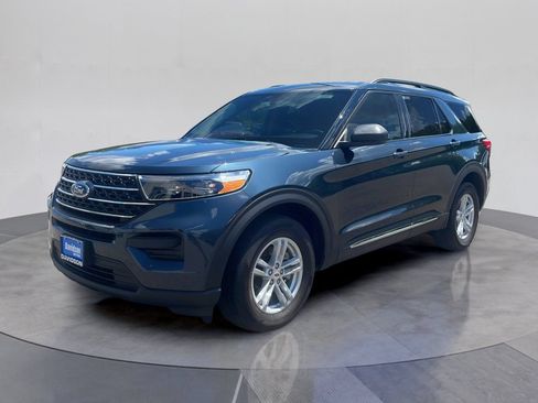 Used 2024 Ford Explorer XLT AWD/4WD image 1