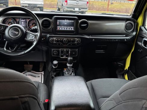 Used 2022 Jeep Wrangler Sport image 15