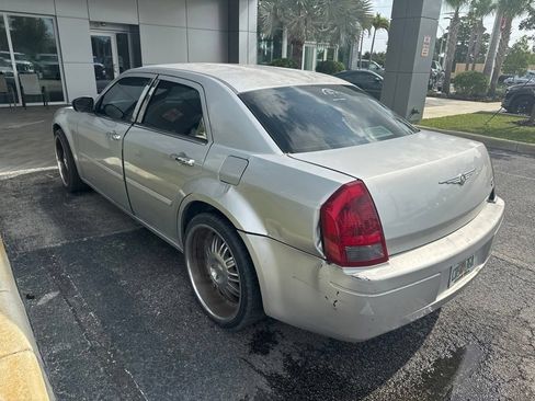 Used 2007 Chrysler 300 Touring RWD image 4