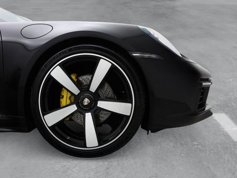 Used 2020 Porsche 911 Carrera RWD image 39