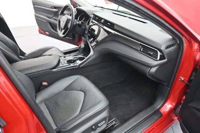 Used 2019 Toyota Camry XSE FWD image 30