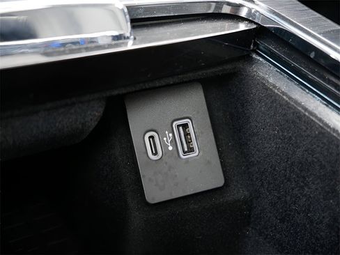 Used 2023 Lincoln Nautilus Reserve w/ Equipment Group 202A image 26