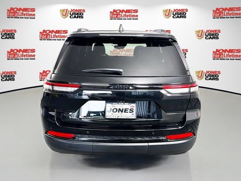 Used 2023 Jeep Grand Cherokee Altitude AWD/4WD image 16