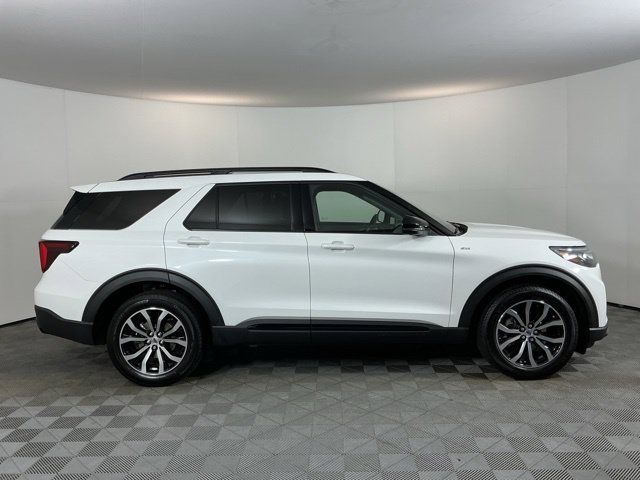 Used 2026 Ford Explorer ST-Line AWD/4WD image 4