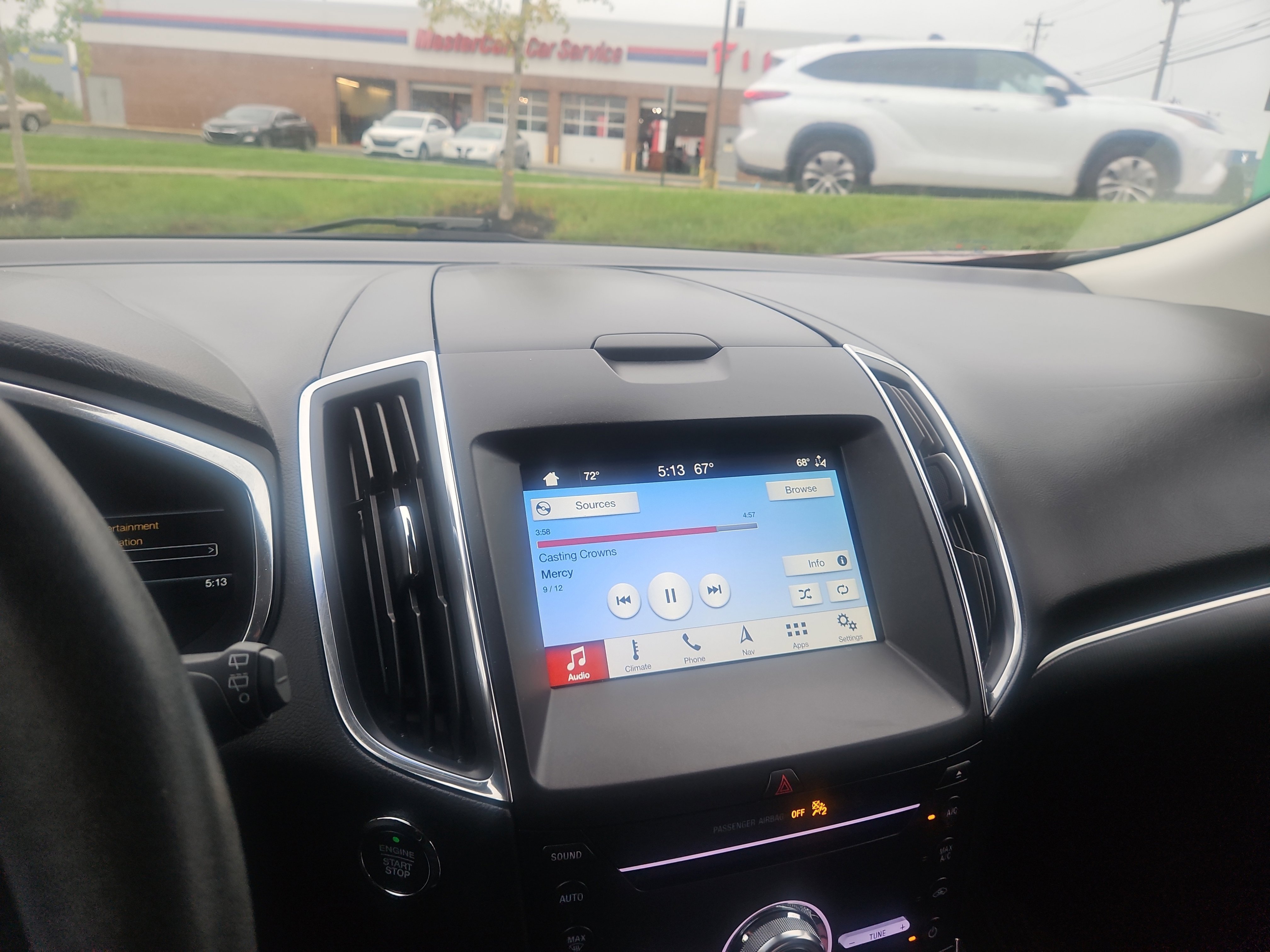 Used 2019 Ford Edge Titanium w/ Cold Weather Package AWD/4WD image 3