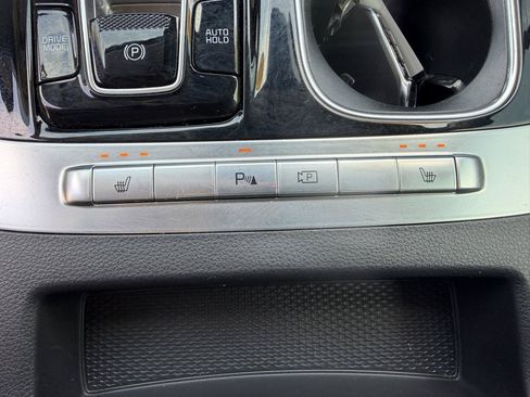 Used 2024 Kia Carnival EX FWD image 31