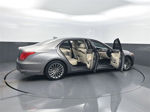 Used 2018 Genesis G90 3.3T Premium image 39