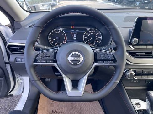 New 2025 Nissan Altima 2.5 SR image 18