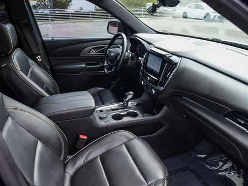 Used 2022 Chevrolet Traverse Premier FWD image 15