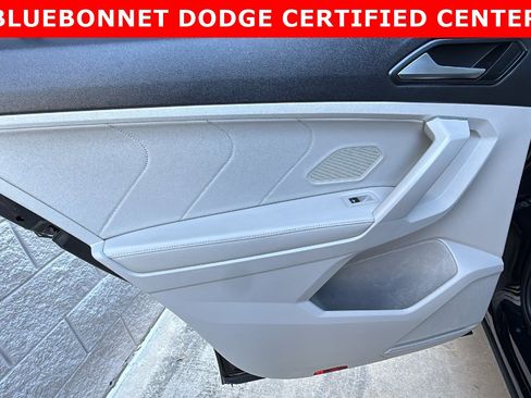 Used 2022 Volkswagen Tiguan SE R-Line image 17