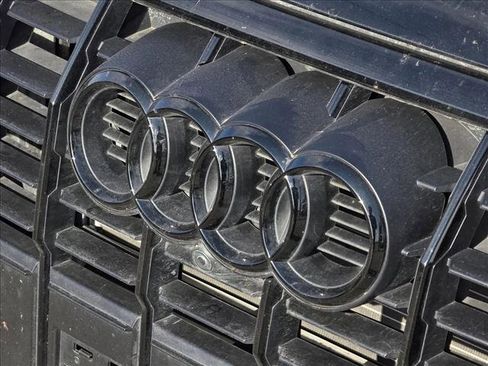 Used 2023 Audi Q3 2.0T Premium Plus w/ Premium Plus Package image 9