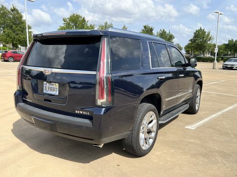 Used 2017 Cadillac Escalade Luxury RWD image 12