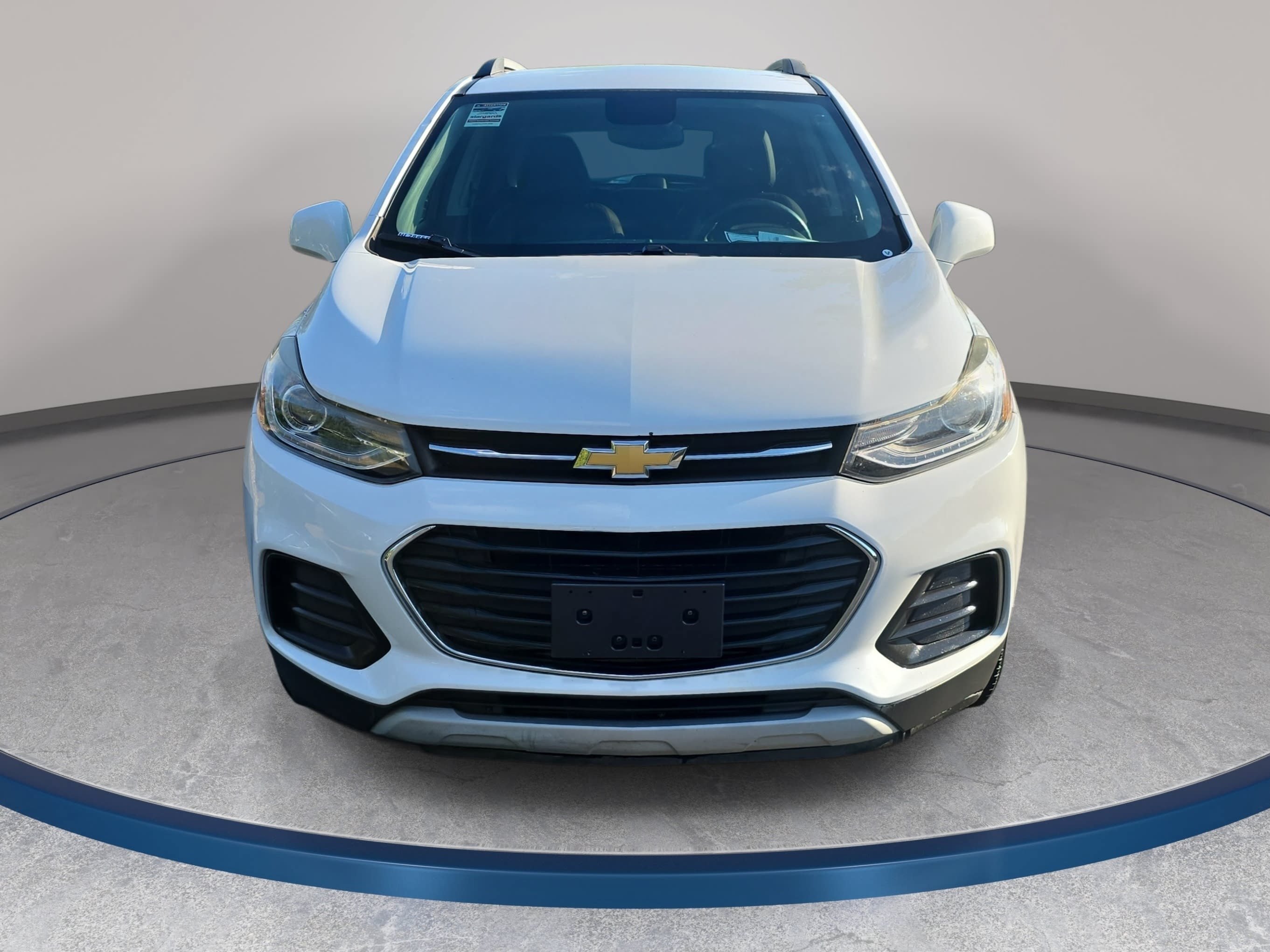 Used 2017 Chevrolet Trax LT w/ LT Convenience Package FWD image 2