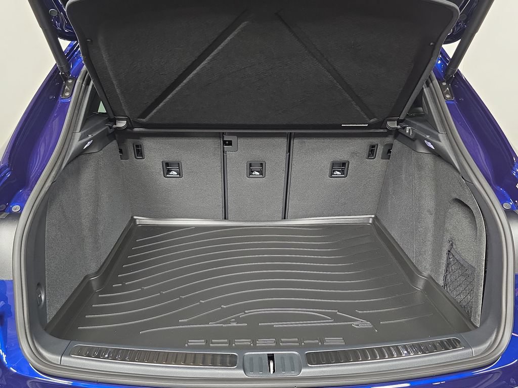 Certified 2026 Porsche Macan AWD/4WD image 25