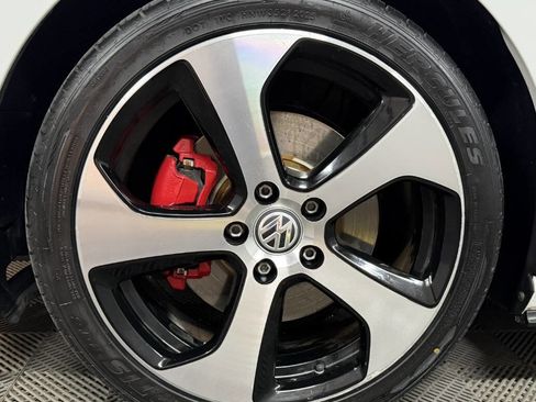 Used 2015 Volkswagen GTI SE image 26